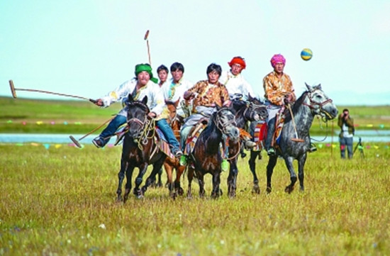 甘南群众在“香巴拉”旅游艺术节上狂欢。光明图片 甘南群众在“香巴拉”旅游艺术节上狂欢。光明图片