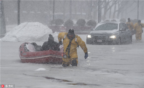 北美人民在暴风雪里快扛不住了 北美人民在暴风雪里快扛不住了
