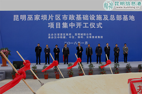 市政府副市长高中建宣布项目开工。记者孙红亮/摄 市政府副市长高中建宣布项目开工。记者孙红亮/摄