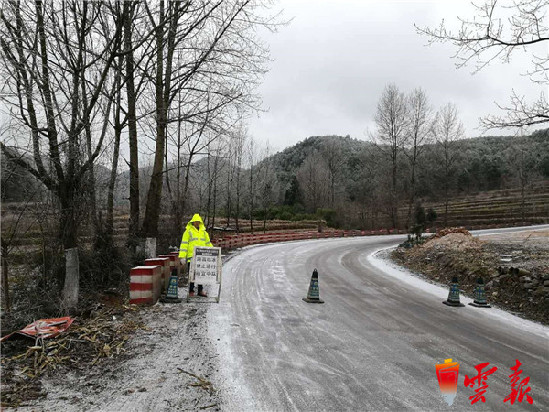 曲靖辖区降温降雪多路段结冰封路