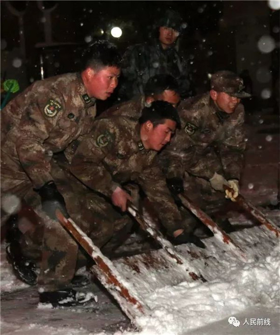 这道暖心风景线 比雪景更美