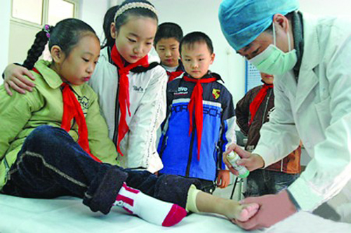 让校医成为中小学标配 让校医成为中小学标配