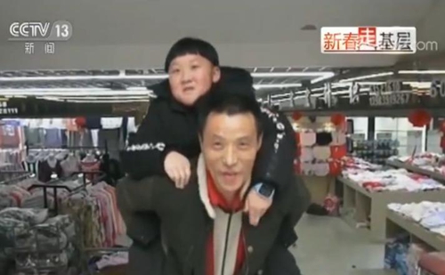 “棒棒”冉光辉：用汗水扛起一个家