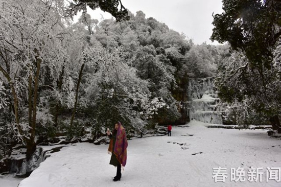 彝良小草坝被“冰封”