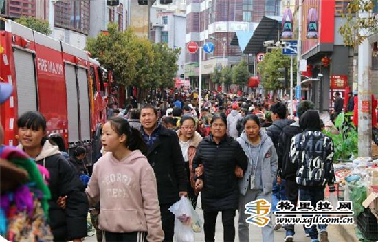 8日起维西县城开启年货街模式 8日起维西县城开启年货街模式
