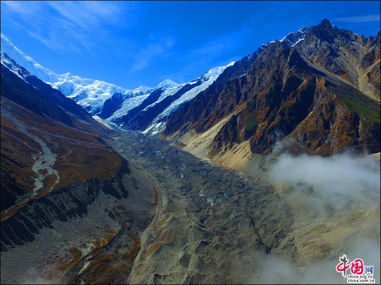 环贡嘎旅游线——燕子沟白雪红石醉人心
