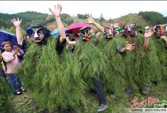 广西融水青年舞“芒蒿”迎“惊蛰” 广西融水青年舞“芒蒿”迎“惊蛰”