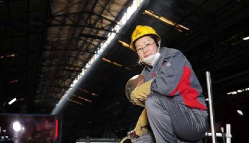 奋勇争先女焊将:用焊枪雕出“完美艺术品” 奋勇争先女焊将:用焊枪雕出“完美艺术品”