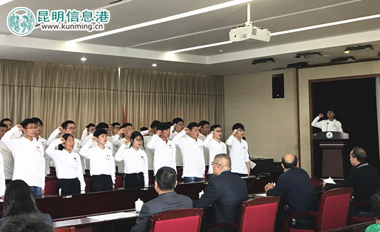 2017级“雷锋班”同学宣誓 2017级“雷锋班”同学宣誓