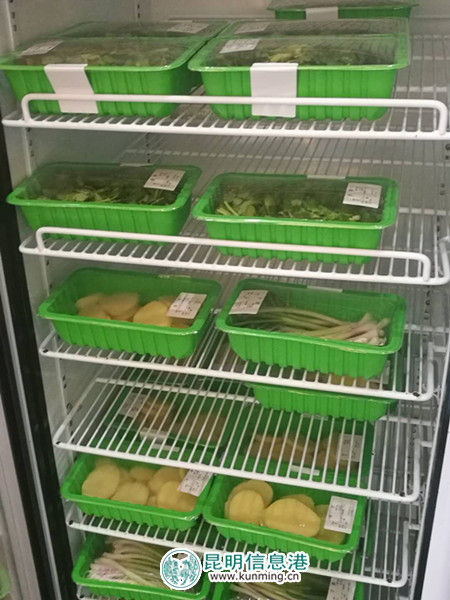 无人超市内的菜品方便顾客选购 无人超市内的菜品方便顾客选购