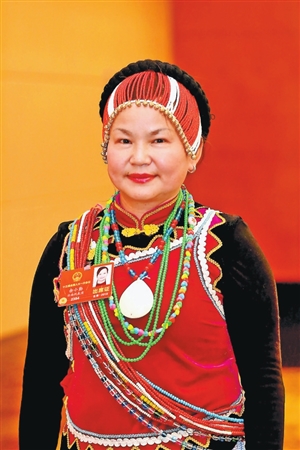 怒族全国人大代表余小勤:怒族人民齐唱幸福歌 怒族全国人大代表余小勤:怒族人民齐唱幸福歌