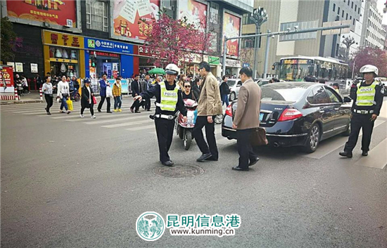 圆通山周边赏樱车流人流井喷 3月以来查获2700余起交通违法 圆通山周边赏樱车流人流井喷 3月以来查获2700余起交通违法