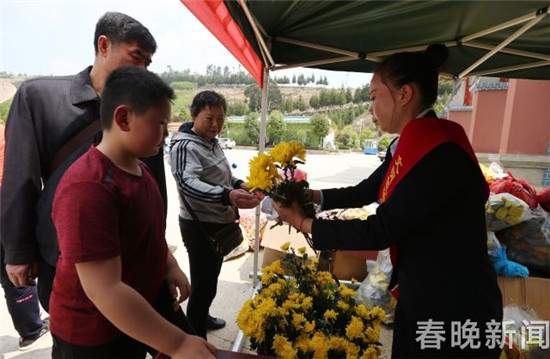 “二维码公墓”现身昆明 扫码可隔空祭奠逝者