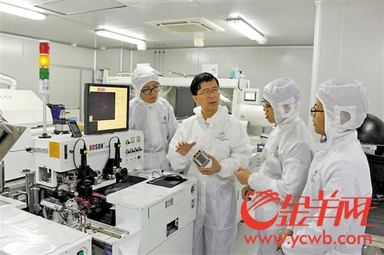 汤勇和科研团队在实验室 汤勇和科研团队在实验室