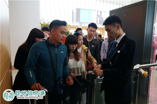 云南铁路7日迎返程客流高峰 预计发送旅客23万人次 云南铁路7日迎返程客流高峰 预计发送旅客23万人次