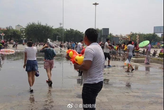 老板 我要请假去德宏过泼水节