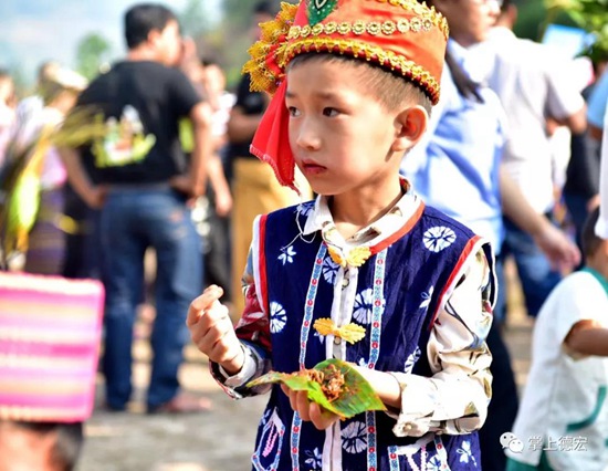 老板 我要请假去德宏过泼水节