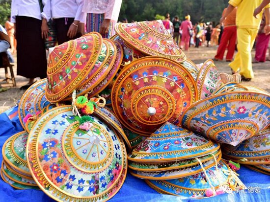 老板 我要请假去德宏过泼水节