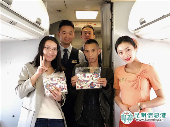 万米高空中过泼水节 瑞航开展民族特色客舱活动