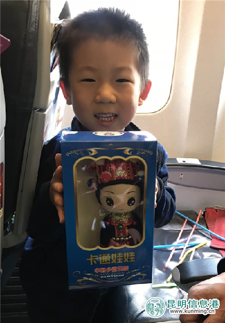 万米高空中过泼水节 瑞航开展民族特色客舱活动