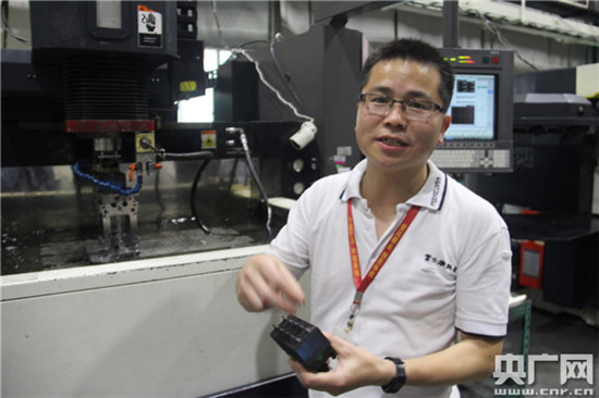 【中国梦·大国工匠篇】“放电工”刘建兵:我从未干过轰轰烈烈的大事儿 【中国梦·大国工匠篇】“放电工”刘建兵:我从未干过轰轰烈烈的大事儿