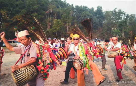 一个在傣族村寨长大的汉族人侃侃泼水节