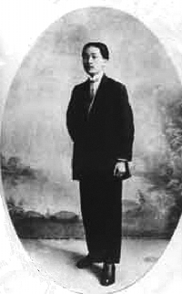 张伯简像。新华社发 张伯简像。新华社发