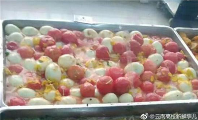 “暗黑料理”新秀 昆明一高校现西红柿炒鸡蛋加强版 “暗黑料理”新秀 昆明一高校现西红柿炒鸡蛋加强版