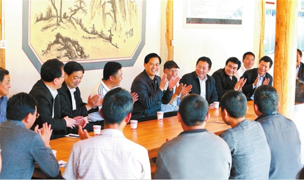 陈豪:认真学习宣传贯彻党的十九大精神 坚决打赢脱贫攻坚战 陈豪:认真学习宣传贯彻党的十九大精神 坚决打赢脱贫攻坚战