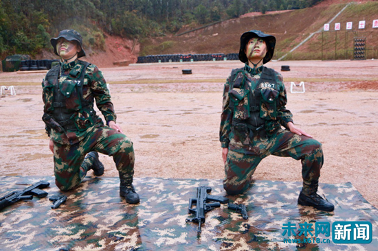 青春建功十九大 不爱红妆爱武装 青春建功十九大 不爱红妆爱武装