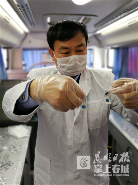 现场免费检测蔬菜水果 食品检测工作“搬”到老百姓身边