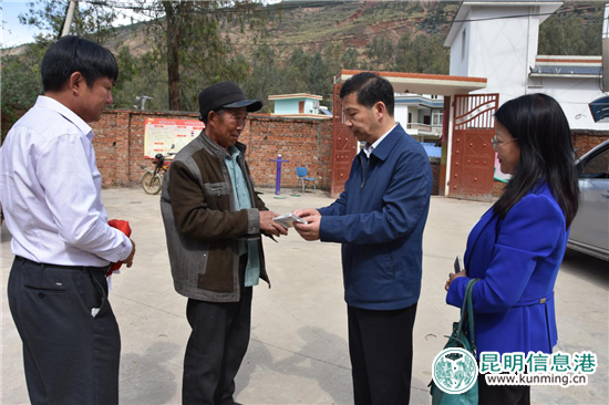 中共昆明市委党校到乌龙镇义诊赠药