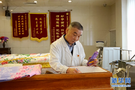 遗体整容38年 刘瑞安的工作日常 遗体整容38年 刘瑞安的工作日常