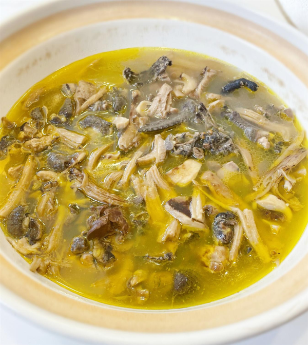 松茸炖鸡 松茸炖鸡