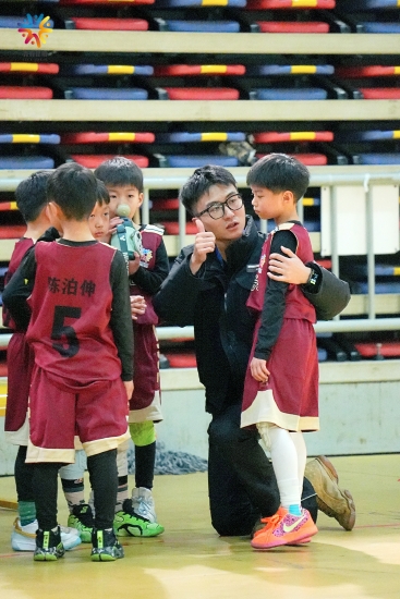 U8 教练安慰球员