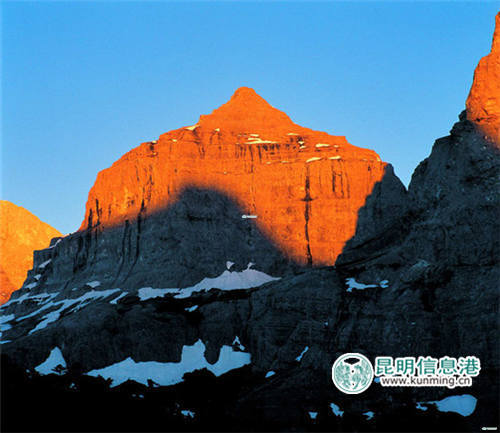 巴拉格宗天然佛塔 巴拉格宗天然佛塔