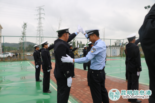 云南省公安厅交警总队高支队昆玉大队青年突击队