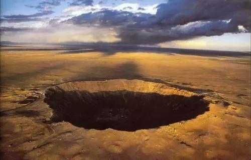 一块琥珀竟然推翻了恐龙灭绝的原因