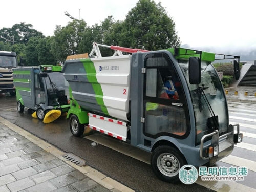 可上人行步道的清扫车。