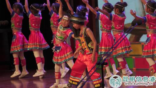 诗歌朗诵会现场2