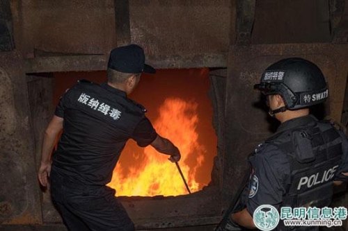 西双版纳警方销毁毒品现场2 西双版纳警方销毁毒品现场2