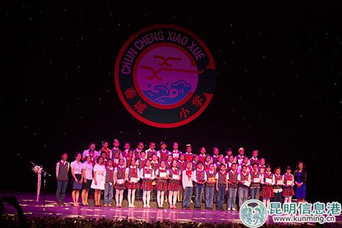 六年级部分毕业生合影 昆明热度摄影_摄