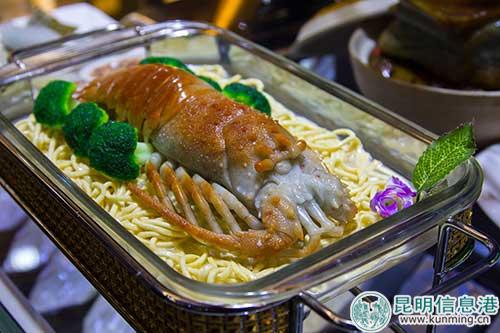 今年将亮相石博会的“满汉全席”作品之一 今年将亮相石博会的“满汉全席”作品之一