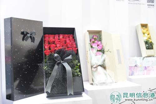 花束作品。记者劳学丽 摄 花束作品。记者劳学丽 摄