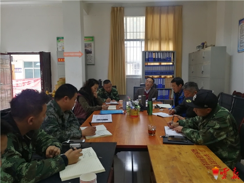 让种在树上的紫皮石斛助力福贡马吉米村脱贫攻坚