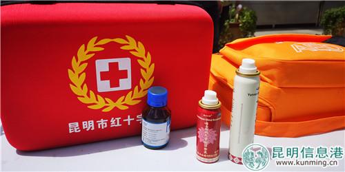 昆明嘉丽泽为参赛选手提供的医疗箱。记者袁瑶溪摄