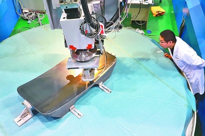 我成功研制世界最大口径单体碳化硅反射镜