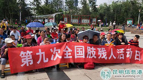 参加本次活动的市民。实习记者刘璐璐摄 参加本次活动的市民。实习记者刘璐璐摄