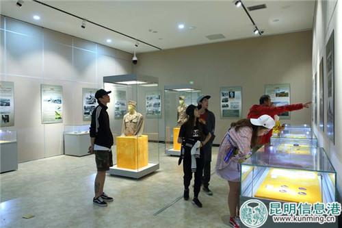 观展的市民 观展的市民