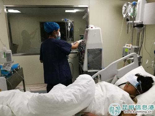 博亚血液净化医护团队为患者进行CRRT治疗 博亚血液净化医护团队为患者进行CRRT治疗